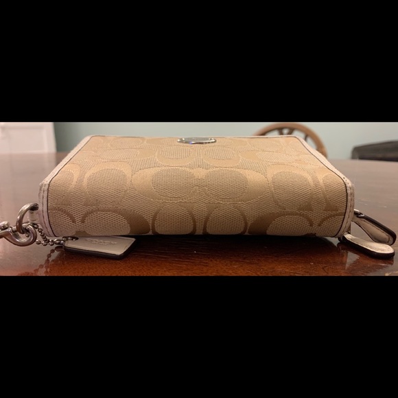 Coach clutch - Picture 3 of 7